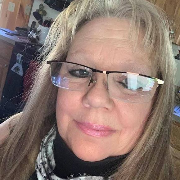 Meet your Posher, Sandy - Picture 1 of 1